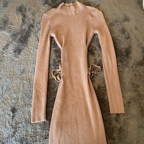 Small Guess light brown dress - Picture 2 of 3